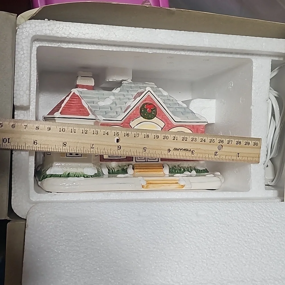 Christmas Lighted House Collectible NWT